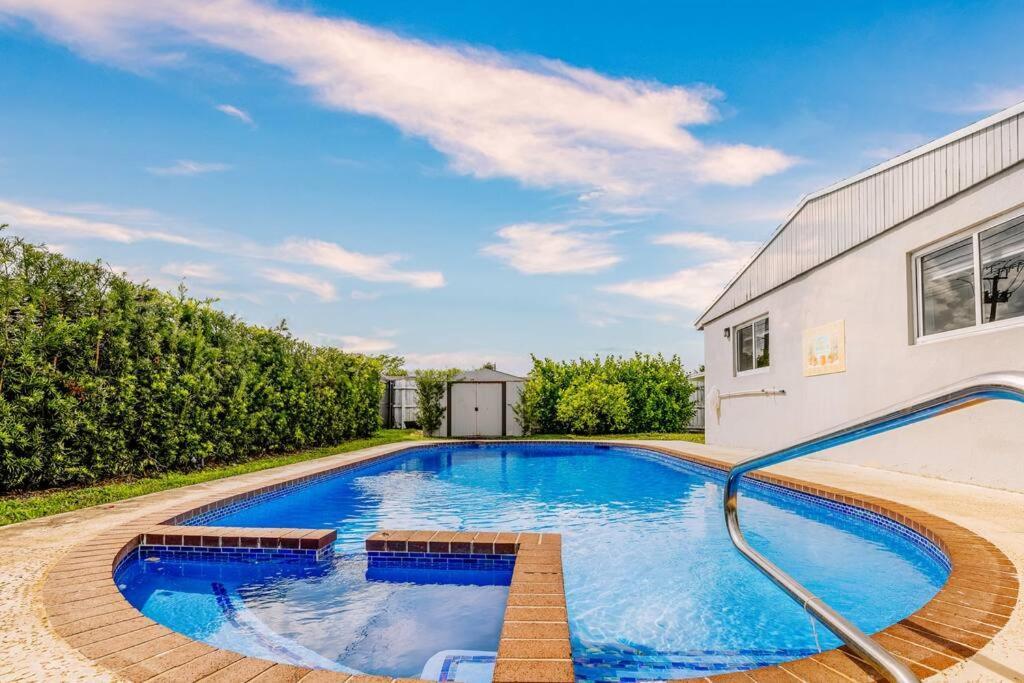 Home With A Pool Close To Beach And Fll Airport Pool Heated October- March Fort Lauderdale Extérieur photo